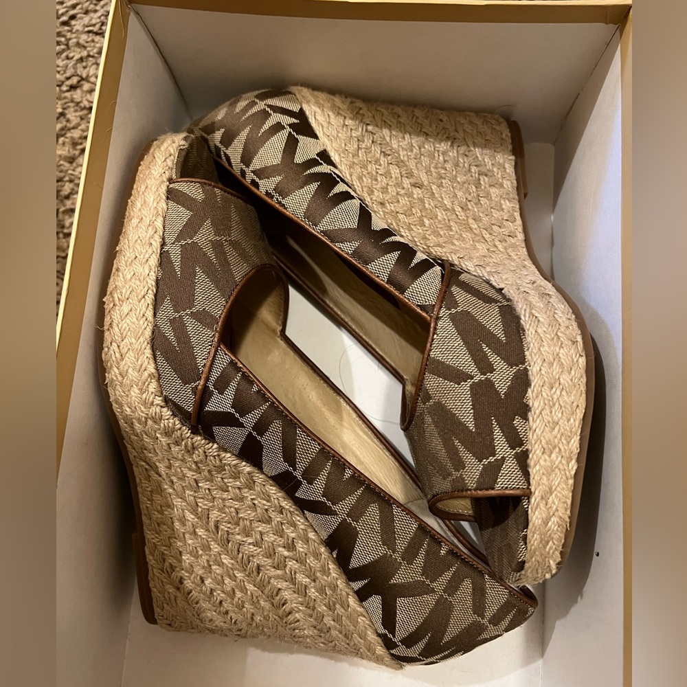 michael kors size 9 khaki & brown